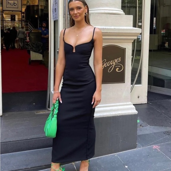 Paris Georgia Black Marlo Dress - Picture 2 of 7